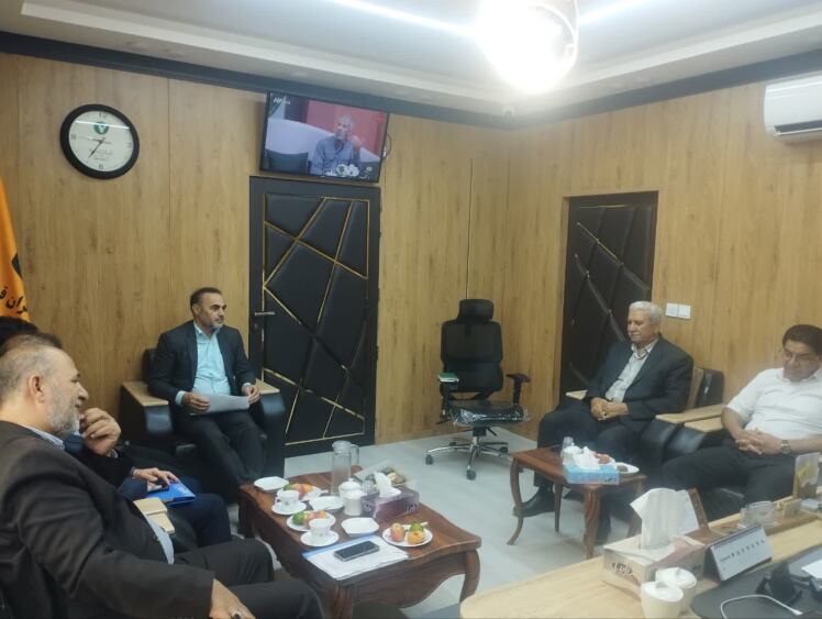 دیدار و نشست مدیر عامل شرکت تعاونی درودگران قم با جناب آقای شفاعتی مسئول بنیاد تعاونی بسیج استان قم